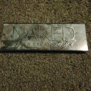 Urban Decay Makeup - Urban Decay Nake Smoky Eyeshadow palette Urban Decay Makeup - Urban Decay Nake Smoky Eyeshadow palette